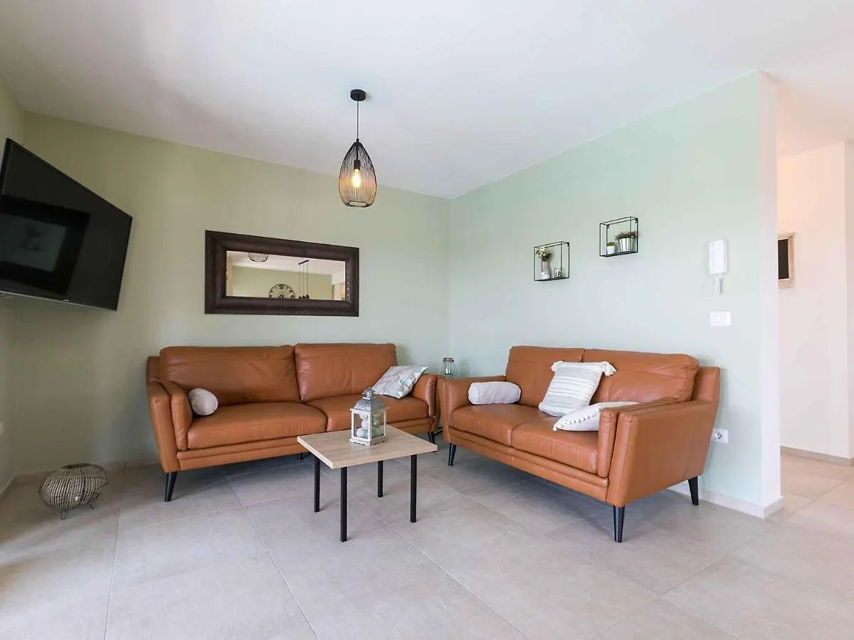 Holiday Home In Mekisi Kod Vizinade - Istrien 41755 Ferenci Villa