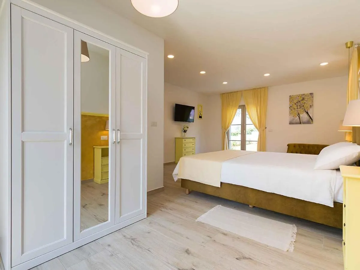 Villa Holiday Home In Mekisi Kod Vizinade - Istrien 41755 Ferenci