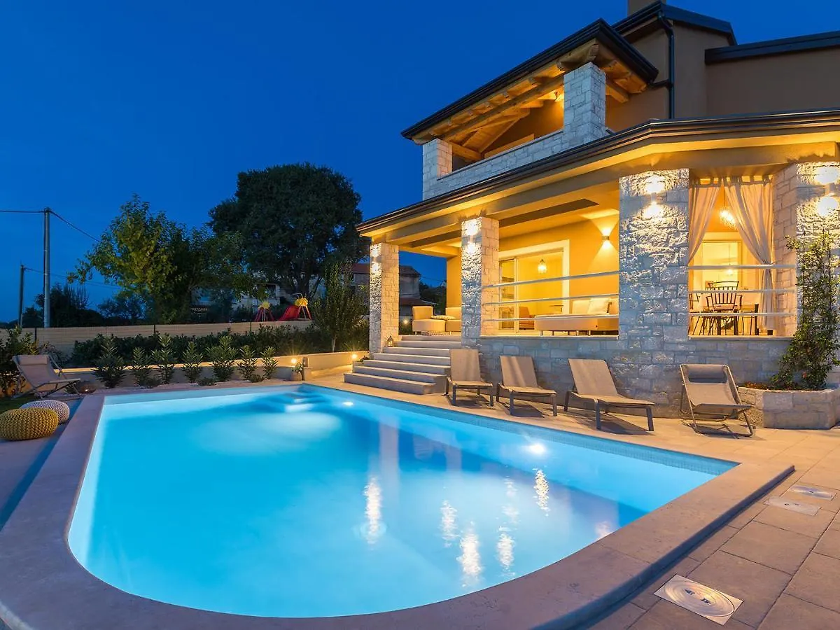 Villa Holiday Home In Mekisi Kod Vizinade - Istrien 41755 Ferenci