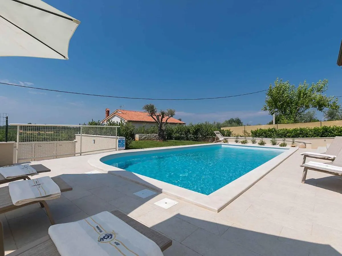 Villa Holiday Home In Mekisi Kod Vizinade - Istrien 41755 Ferenci