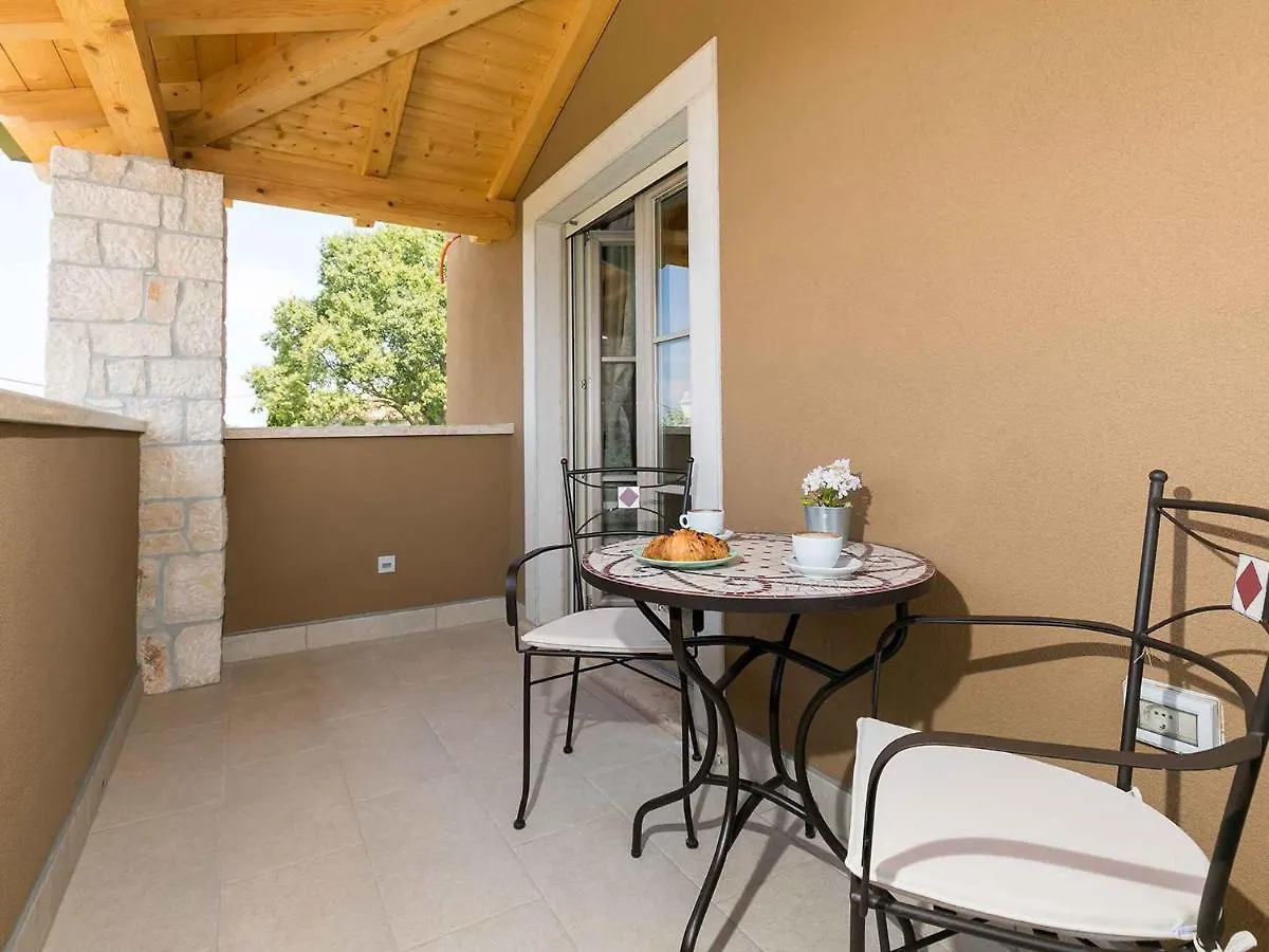 Holiday Home In Mekisi Kod Vizinade - Istrien 41755 Ferenci
