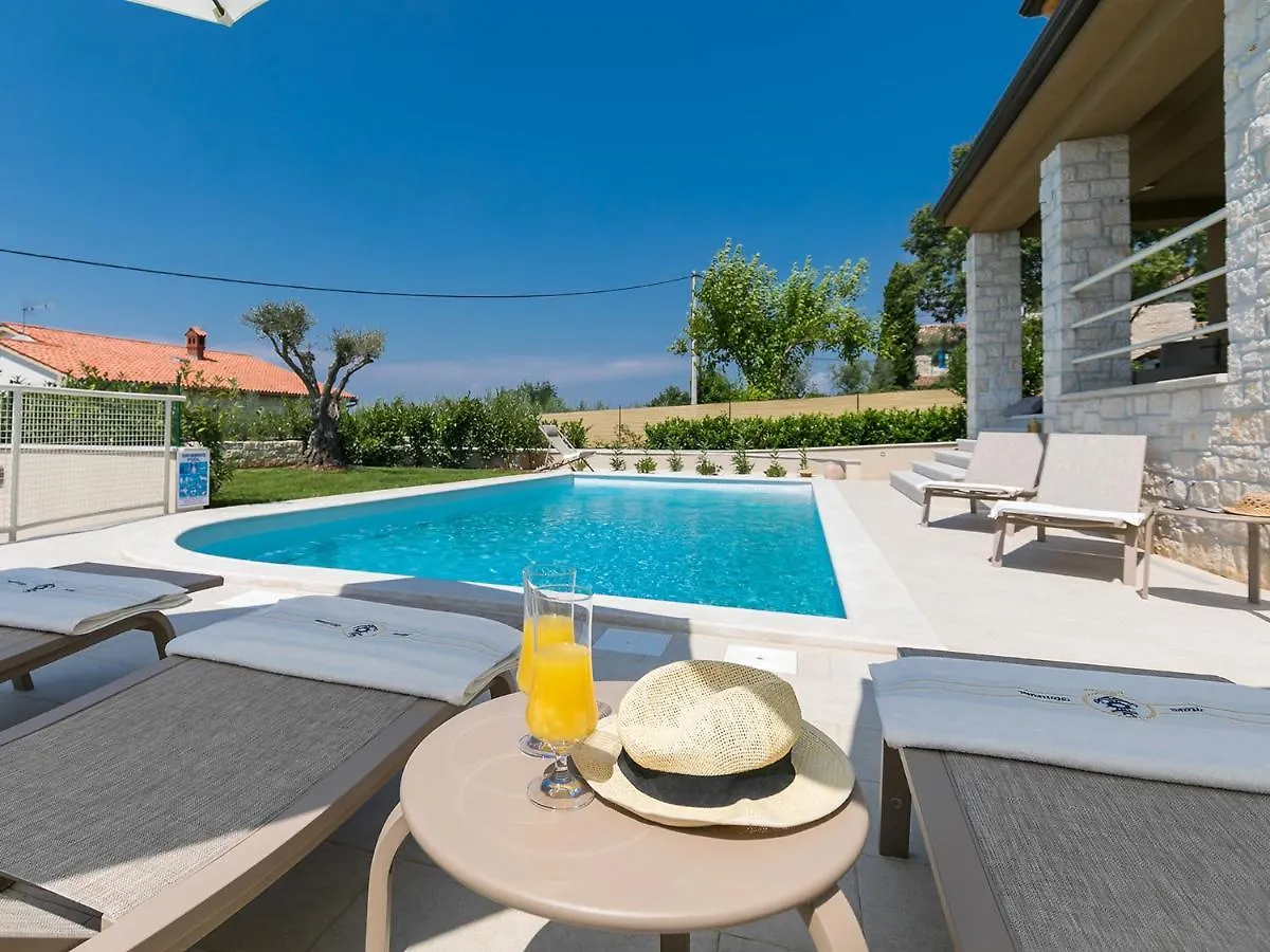 Villa Holiday Home In Mekisi Kod Vizinade - Istrien 41755 Ferenci